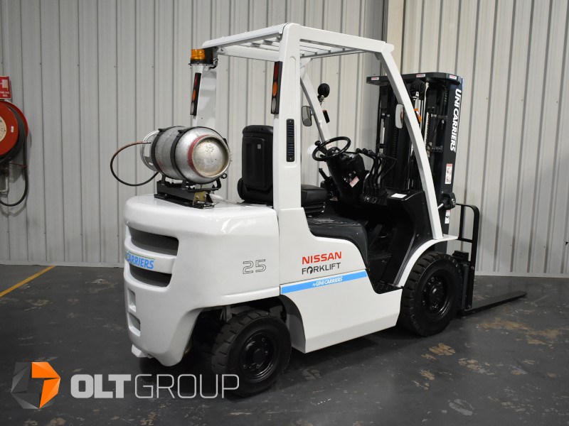 Unicarriers Nissan P1F2A25DU 2.5 Tonne Forklift with Fork Positioner (8131) - Image 4