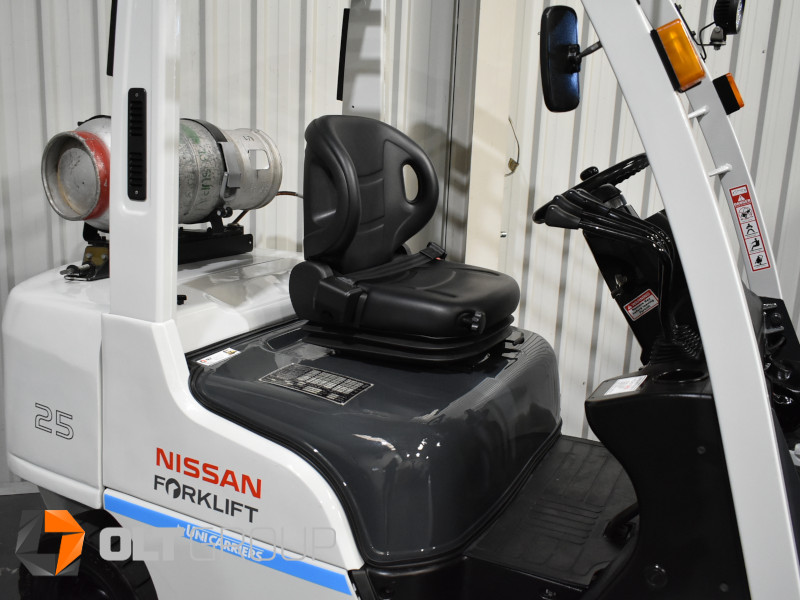 Unicarriers Nissan P1F2A25DU 2.5 Tonne Forklift with Fork Positioner (8131) - Image 9
