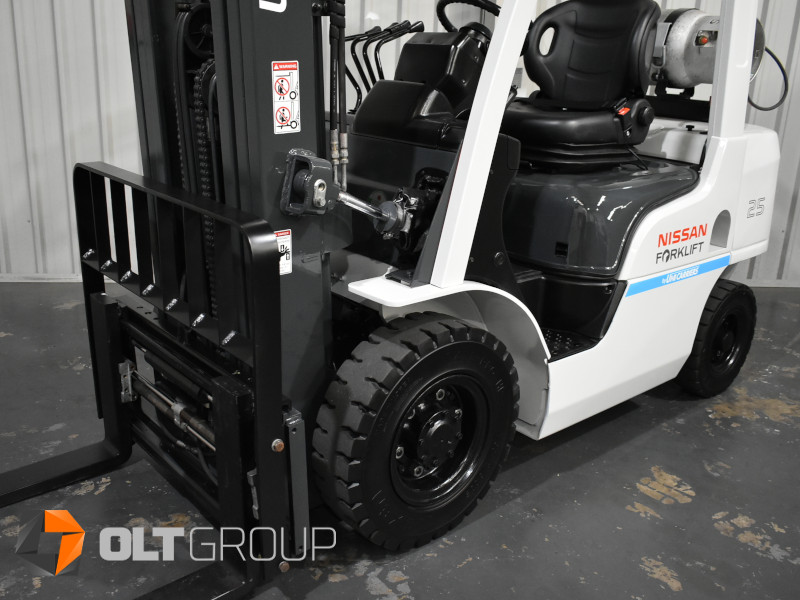 Unicarriers Nissan P1F2A25DU 2.5 Tonne Forklift with Fork Positioner (8131) - Image 14