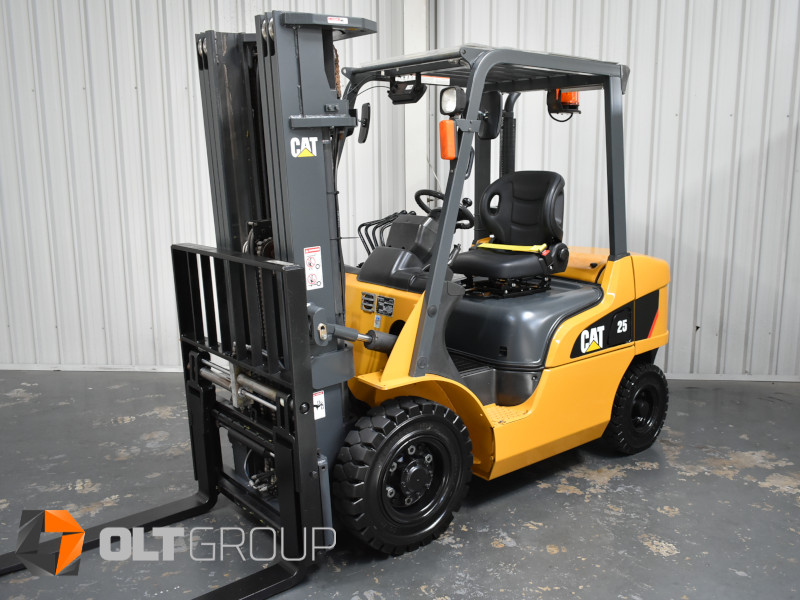 CAT DP25NT 2.5 Tonne Diesel Forklift with Fork Positioner - SOLD (8174) - Image 3