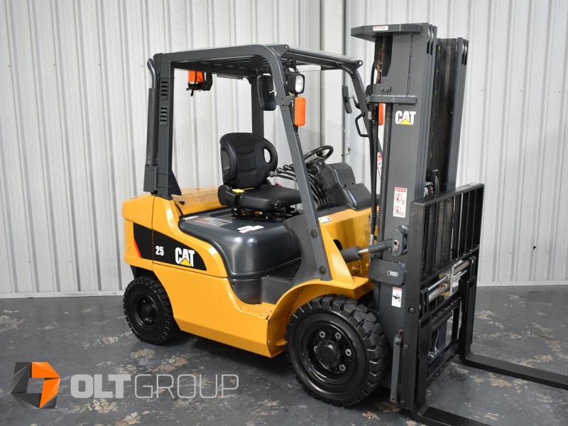 CAT DP25NT 2.5 Tonne Diesel Forklift with Fork Positioner - SOLD (8174) - Image 5