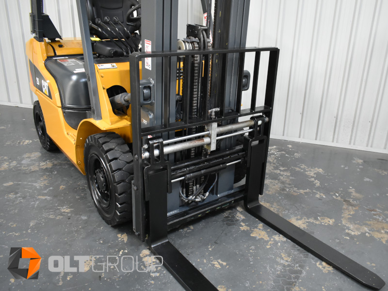 CAT DP25NT 2.5 Tonne Diesel Forklift with Fork Positioner - SOLD (8174) - Image 7