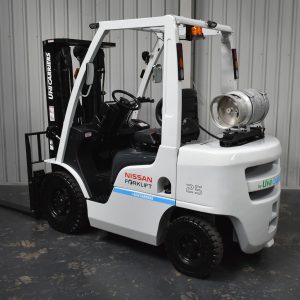 Used Nissan 2.5 Tonne Forklift with Fork Positioner